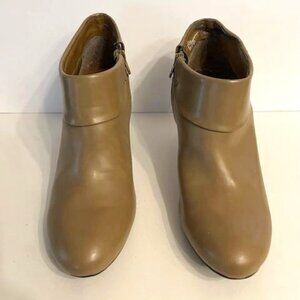 East 5th Ankle Boots heel Beige Woman's size 10